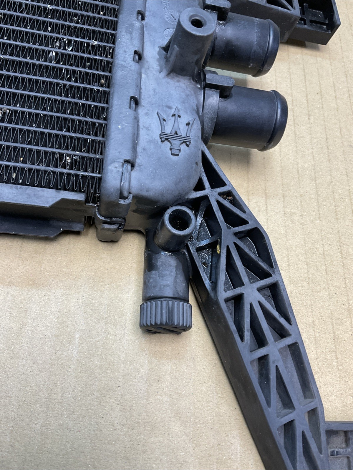 14-24 Maserati Ghibli Quattroporte LeVante OEM Gearbox Radiator 670009821