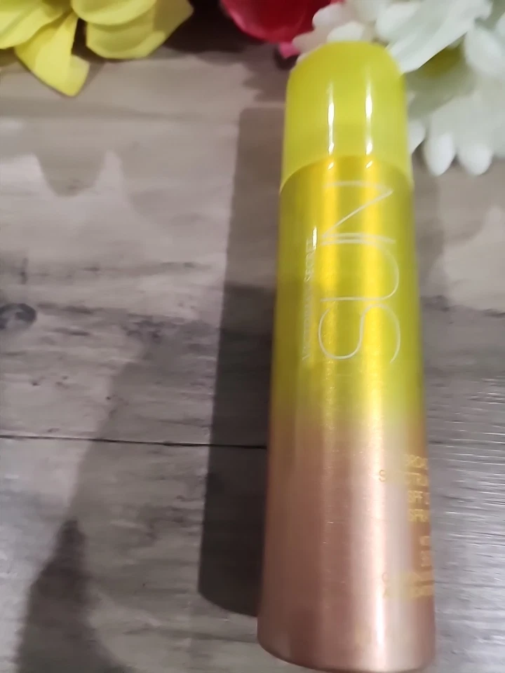 Protector solar Victoria's Secret SUN amplio espectro FPS 25 spray 4 oz  Foto 2 de 3