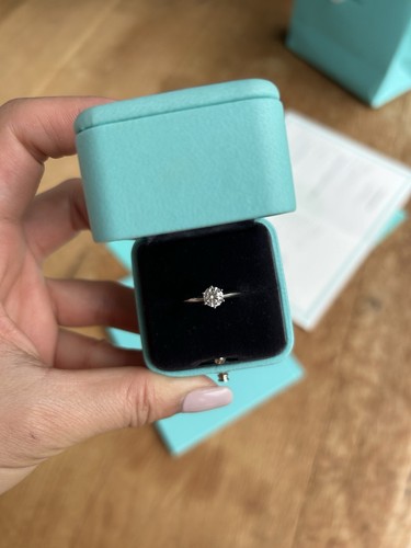 Tiffany & Co Engagement Diamond Ring Platinum F / VS1 / 0.63 carat PRISTINE 