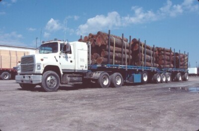 LKW --- FORD LAYLAW SUPER-B PRITSCHE mit Holzscheit --- Original Dia T15-13
