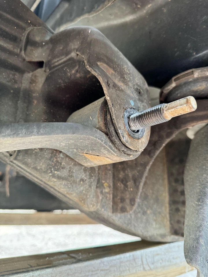 2014-2019 Chevy Silverado 1500 Rear Leaf Spring Assembly Left or Right Side OEM - Image 3 of 4