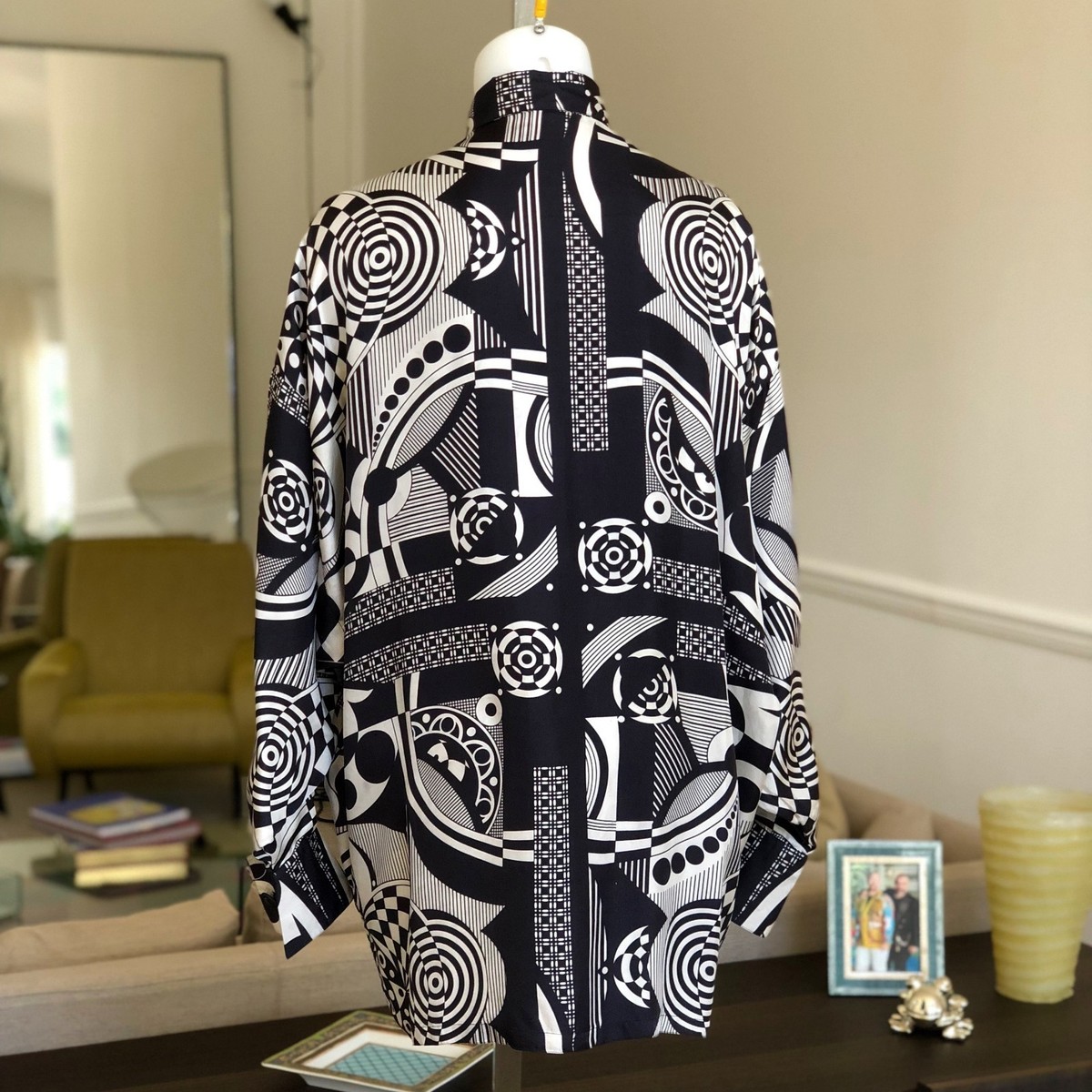 ヴィンテージ GIANNI VERSACE クリーム Vネック ニット 42 GIANNI VERSACE silk women's shirt w/ french cuffs Optical