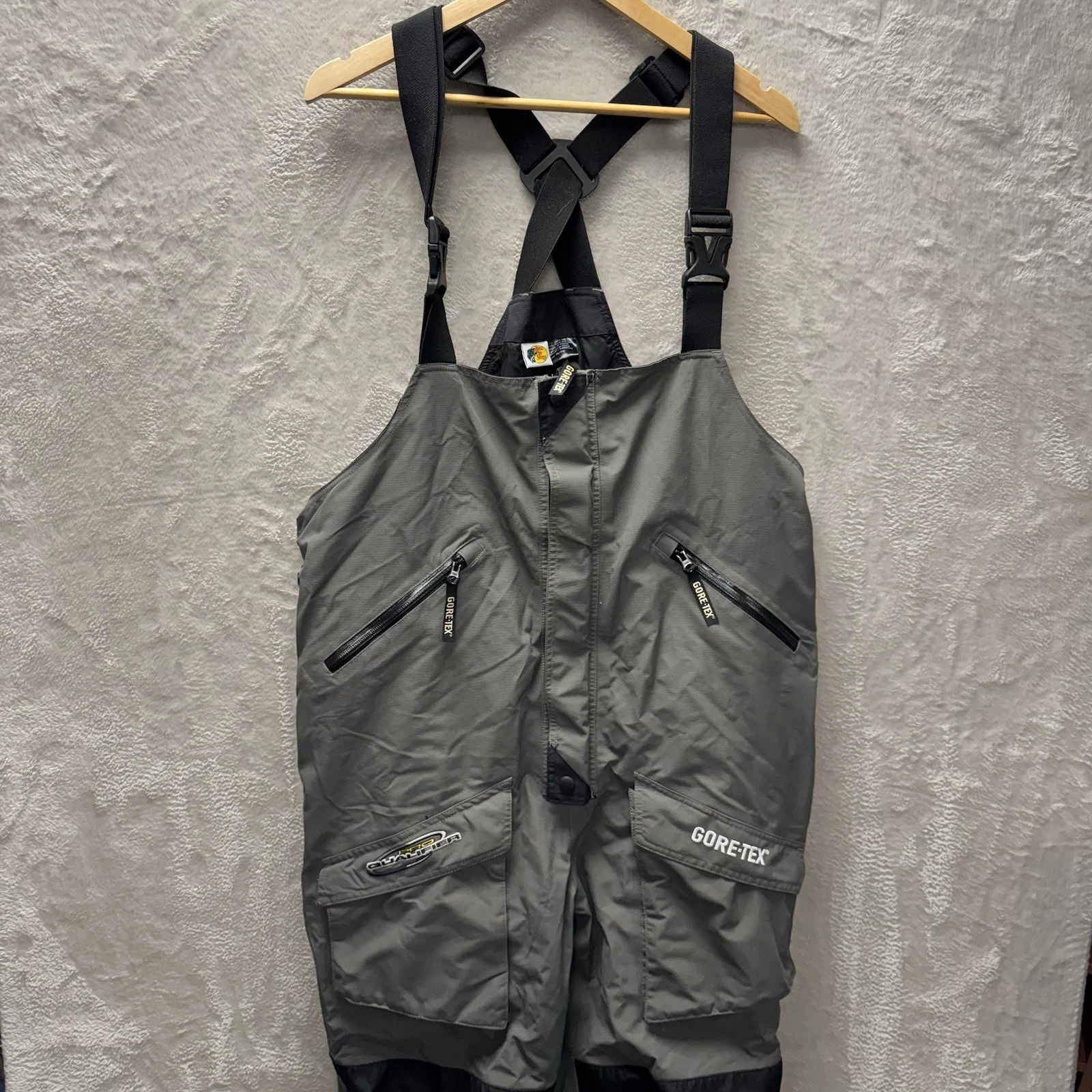 Bass Pro Shops Gore-Tex Bib Overalls Pro Qualifier Men’s XL Fishing Gray Black
Opens in a new window