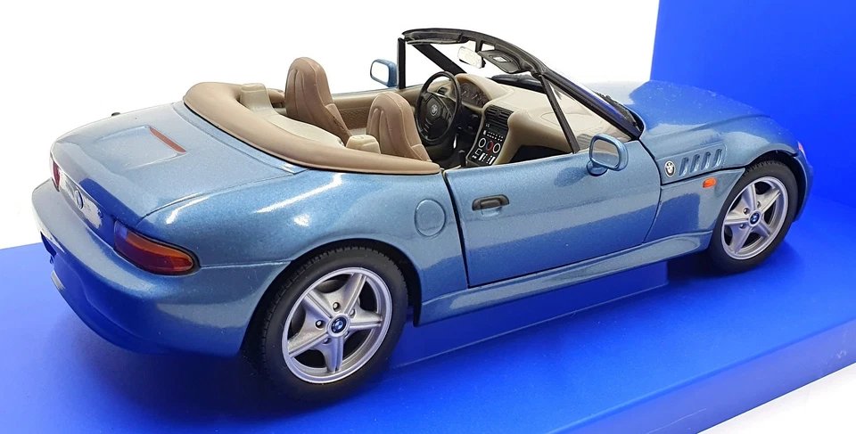Modelos UT escala 1/18 diecast 180 024336 - BMW Z3 007 Goldeneye - azul Foto 2 de 4
