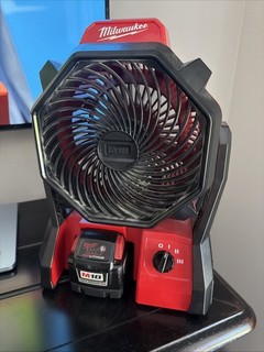 #004 Milwaukee M18 0886 20 jobsite Fan For parts or repair ONLY!