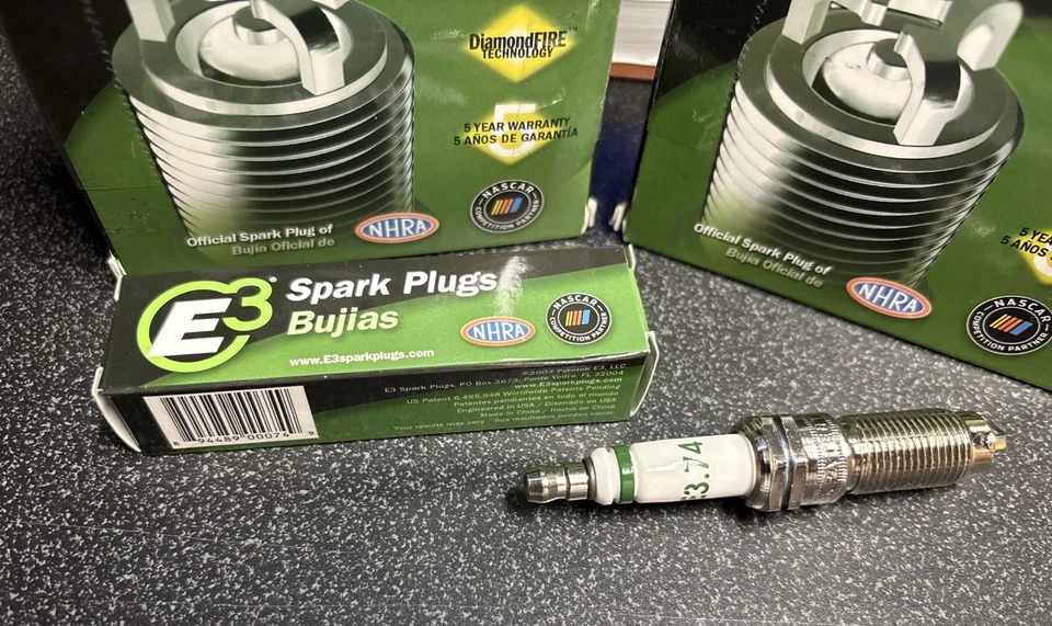 Paquete de 8 bujías E3.74 premium automotrices 14 mm 1" alcance E3.74 OEM DiamondFIRE Foto 2 de 4