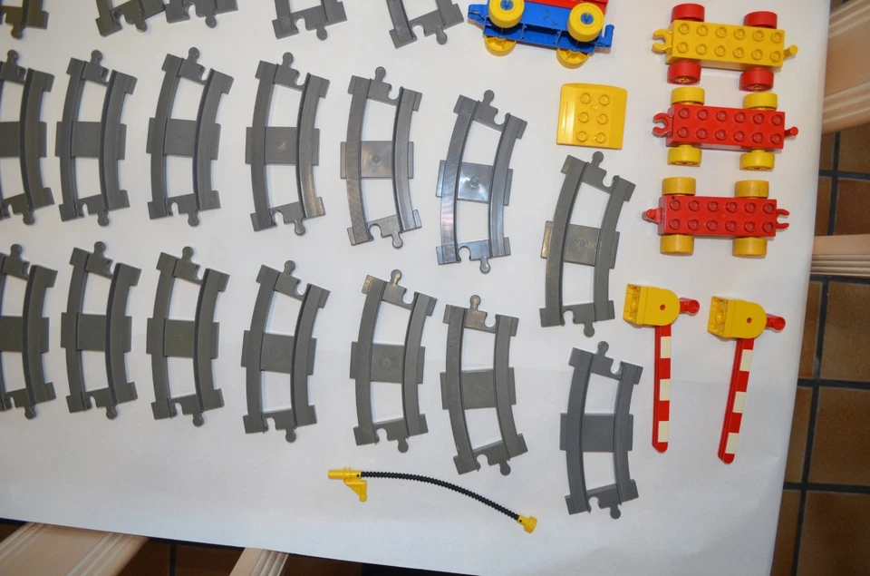 LEGO DUPLO  Vrac de pièces pour Trains Lego  2741 ...Rails , locomotives - Photo 4/4