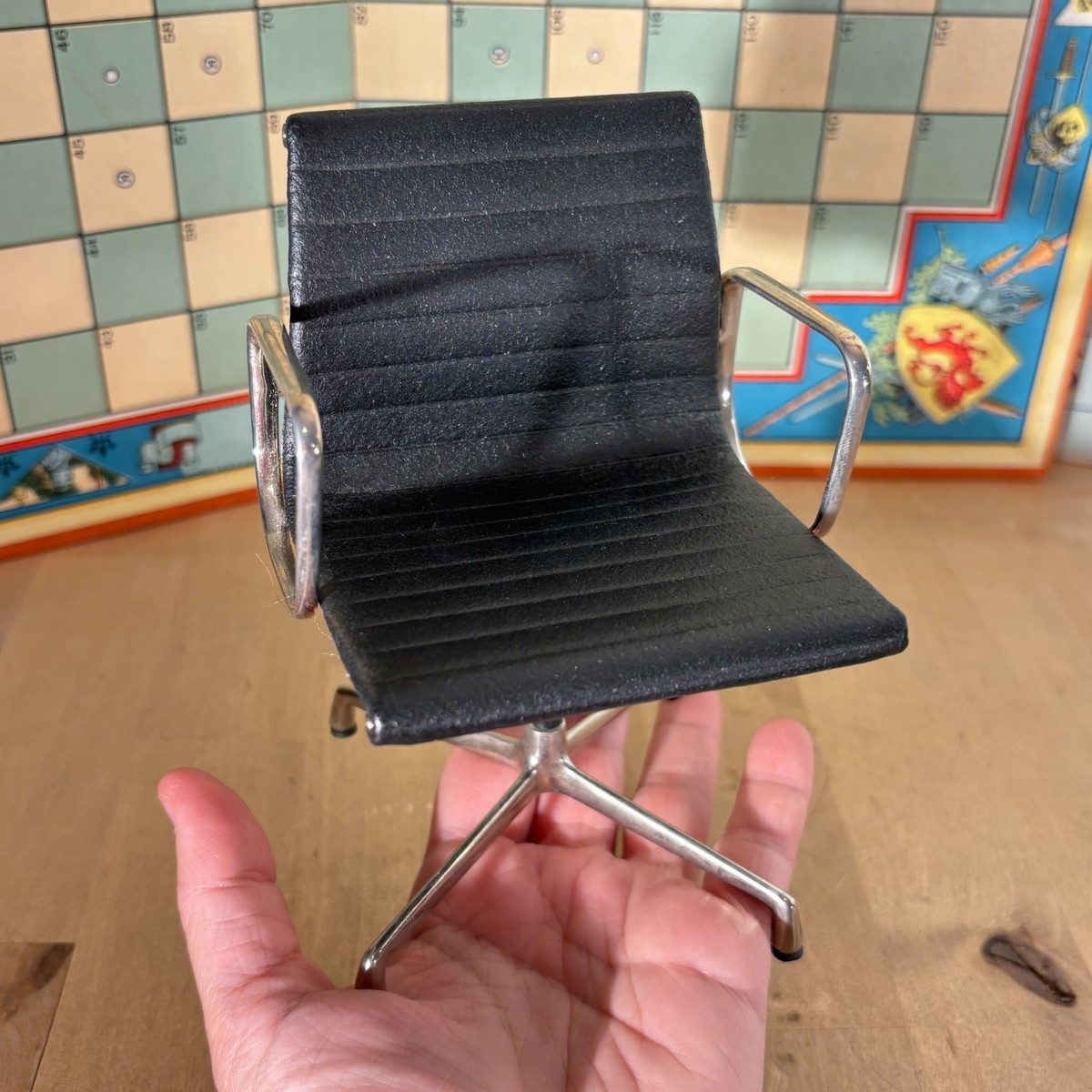 Vitra Design Museum Miniatures Collection, Eames Aluminum Chair