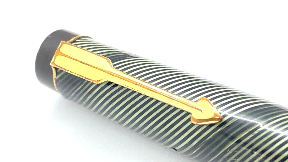 PLUMA ESTILOGRÁFICA SEGURIDAD NACIONAL VINTAGE EN LÍNEAS DIAGONALES VERDES 14K MEDIANA NUEVA EN CAJA Foto 4 de 4