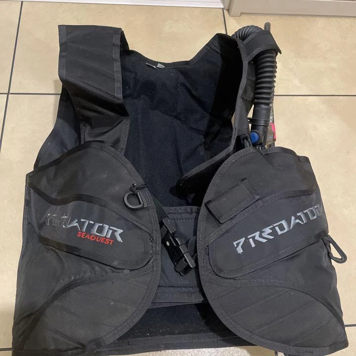 Seaquest Predator BCD Scuba Diving BC size M There is no noticeable scratches or