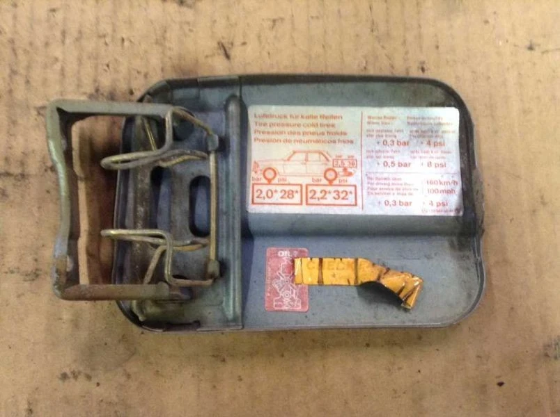 77 78 79 80 81 82 83 84 85 MERCEDES BENZ 300D 300TD GAS FUEL FILLER DOOR FLAP - Image 3 of 4