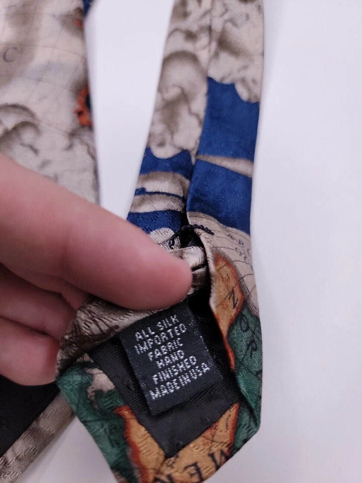 Corbata formal para hombre National Geographic 57"Lx3,75"W mapa multicolor corbata Foto 4 de 4