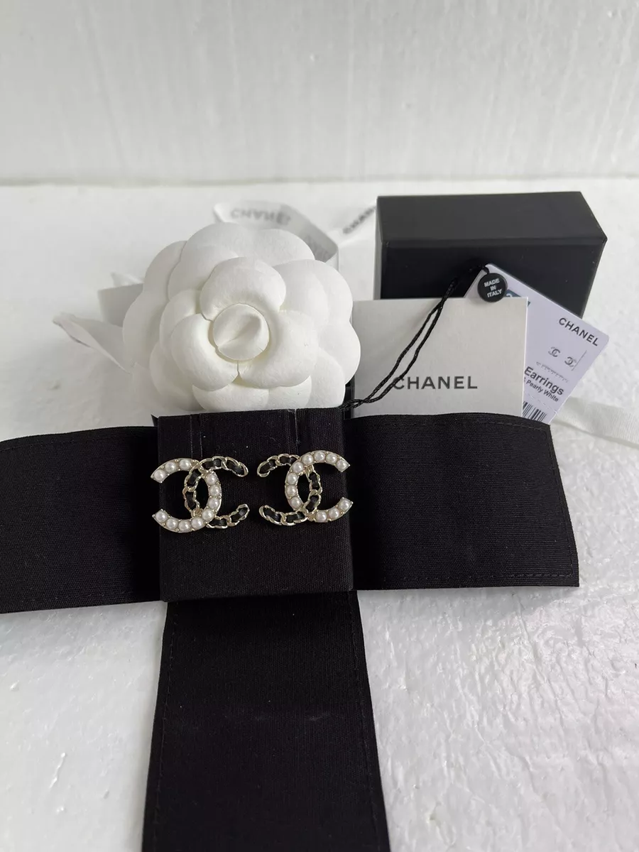 Chanel flower earrings CC logo white black Authentic Vintage