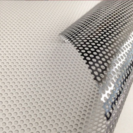 Calcomanía de vinilo perforada bandera americana negra de EE. UU. pegatina de ventana trasera de camión hecha jirones Foto 2 de 2