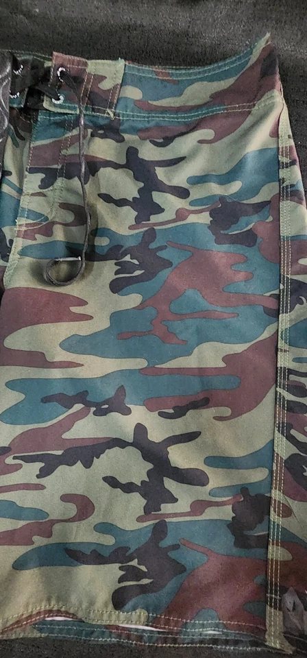 Bañador RUSTY Hombre Boardshorts Camuflaje Carga Verde Marrón Talla 38 Usado en Excelente Condición Foto 3 de 4