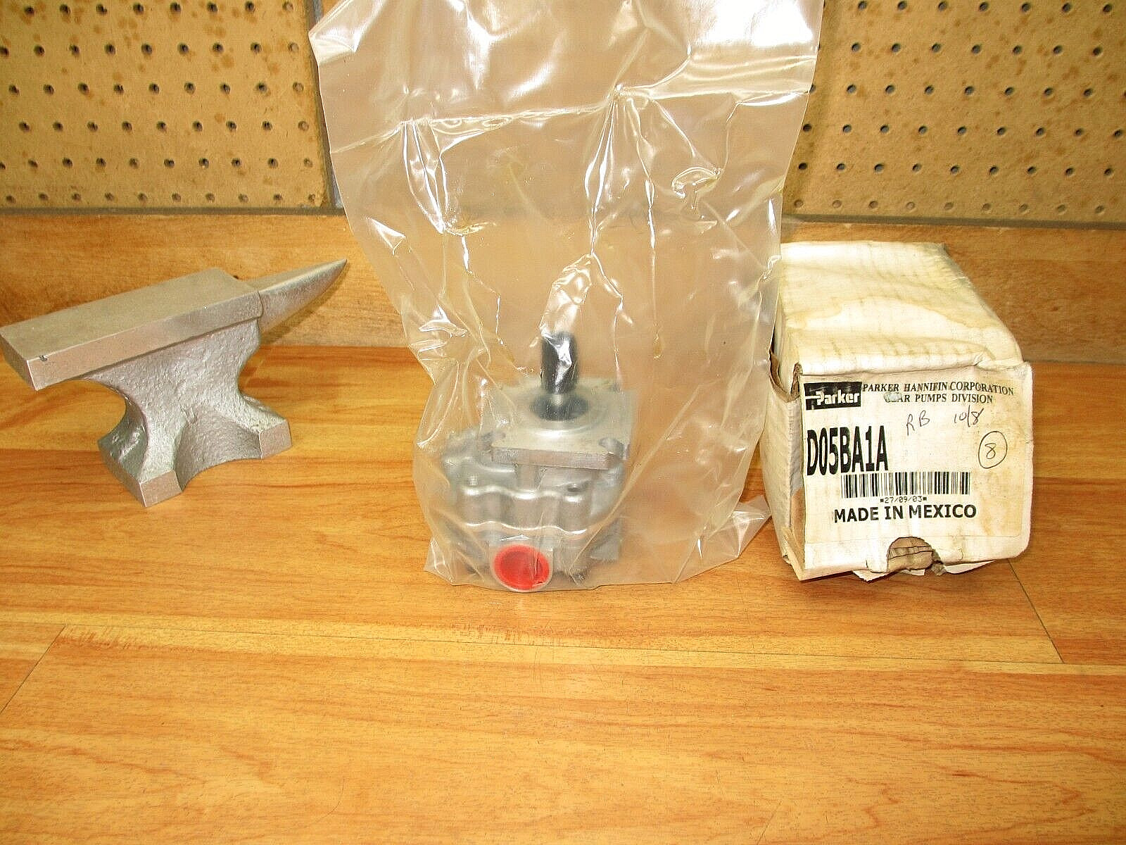 Parker D05BA1A *NEW* Fixed Displacement Gear Pump