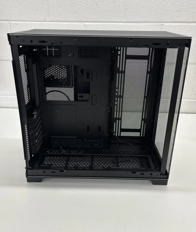 Lian Li O11D EVO RGB E-ATX gaming dual chamber case (O11DERGBX.US) (READ) - Image 3 of 4