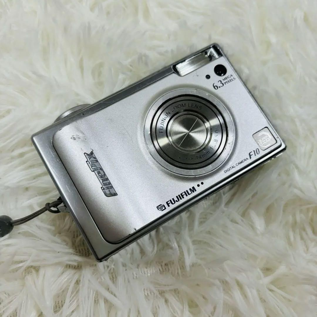 Fujifilm FinePix F Series F10 6.3MP Digital Camera - Silver