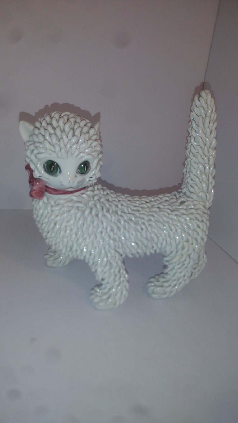 1950s italian white '' spaghetti'' pottrry cat figurine with green eyes and red