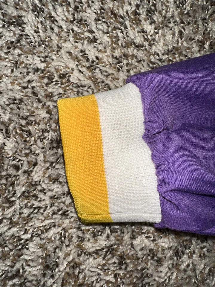 RARO DE COLECCIÓN 90s Los Angeles Lakers Campeón Calentamiento Traje Chaqueta Hombre Pequeño NBA Foto 4 de 4