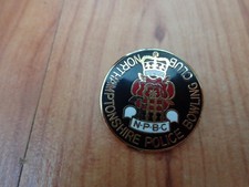 CLASSIC NORTHAMPTONSHIRE POLICE BOWLING CLUB BOWLS ENAMEL BROOCH PIN BADGE
