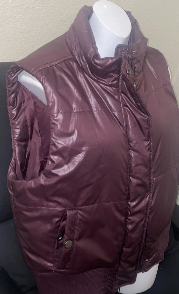 Izod Sport Maroon Sleeveless Full Zip Puffer Vest Sizes Large - Image 3 of 4