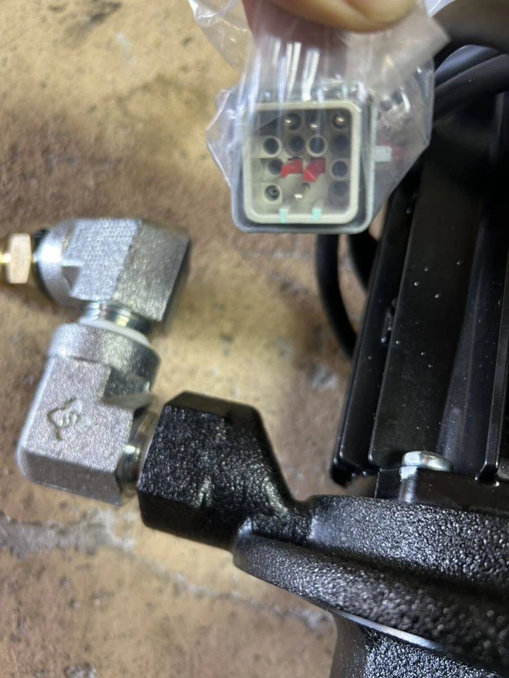 Grundfos MG80C2-19FT100-H3 MTH4-4/4A-W-A-AQQV 200V Commercial Submersible Unused - Image 2 of 4