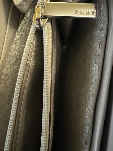 DKNY Damen-Geldbörse mit Reißverschluss heißrosa Gigi Leder Clutch Logo Kreditkartenfächer - Bild 15 von 15