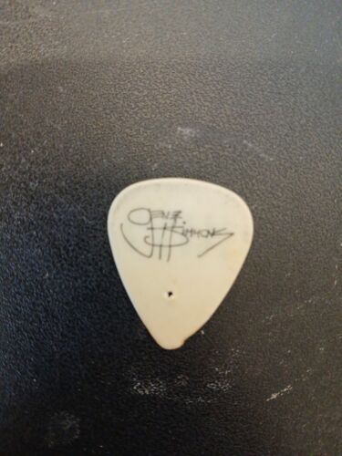 Vintage Kiss Gene Simmons Concert Tour Guitar Pick-Lick It Up Tour Caught Myself - Picture 2 of 2