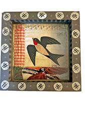 DEKO STOFFBILD FLIEGENDER VOGEL IM BOXRAHMEN VON SAMANTHA STAS