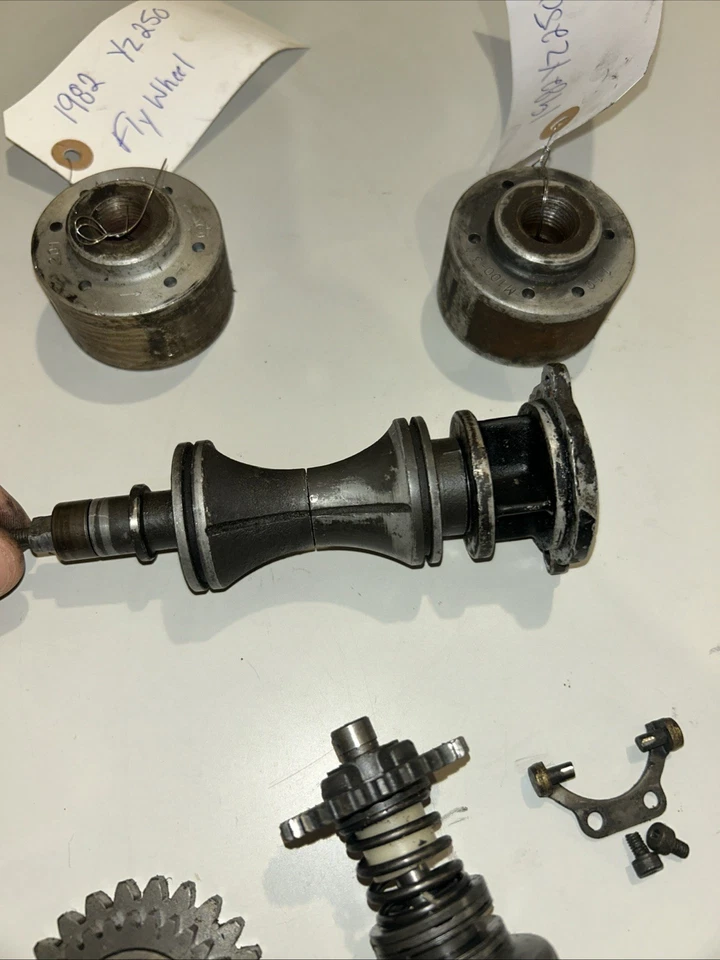 Yamaha YZ250 1982 OEM cilindro válvula de escape de potencia y piezas 2 volantes de inercia Foto 2 de 4