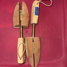 Bostonian Cedar Wood Shoe Trees S Adjustable shoe stretcher