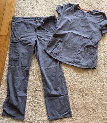 SLATE GRAY SCRUBSTAR SCRUB SET, SIZE MEDIUM SHIRT, SIZE SMALL PANTS