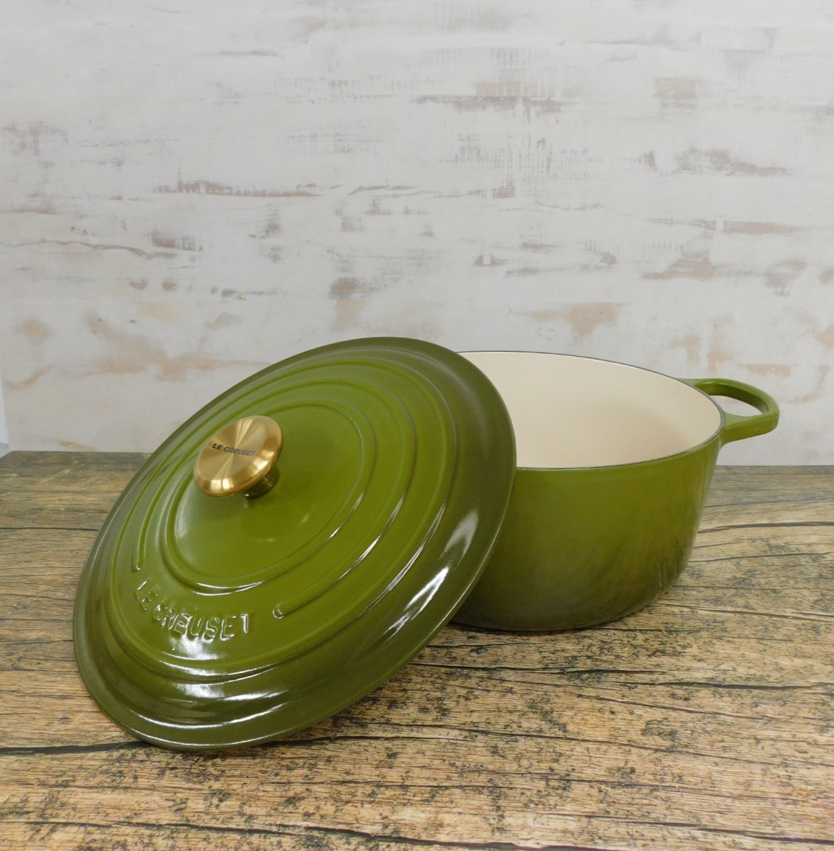 Le Creuset Signature Cast Iron 7.25 Quart Round Dutch Oven in