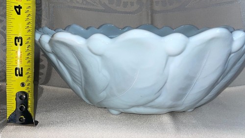 White Milk Glass Set of 3 Sawtooth Ruffle Thick Bowls 4 Footed Lily & Pond Leaf - Picture 3 of 10