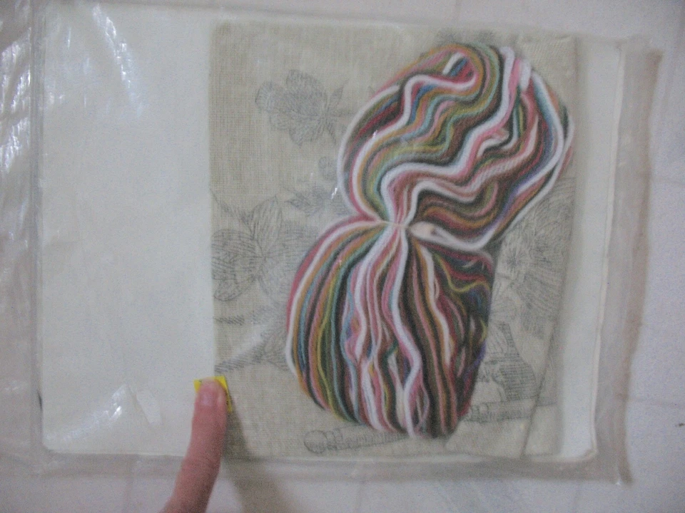 Crewel Creative Stitchery Kit JARRÓN FLORAL EN SILLA 16 X 20" EE. UU. Kugel-Vogart años 70 Foto 4 de 4