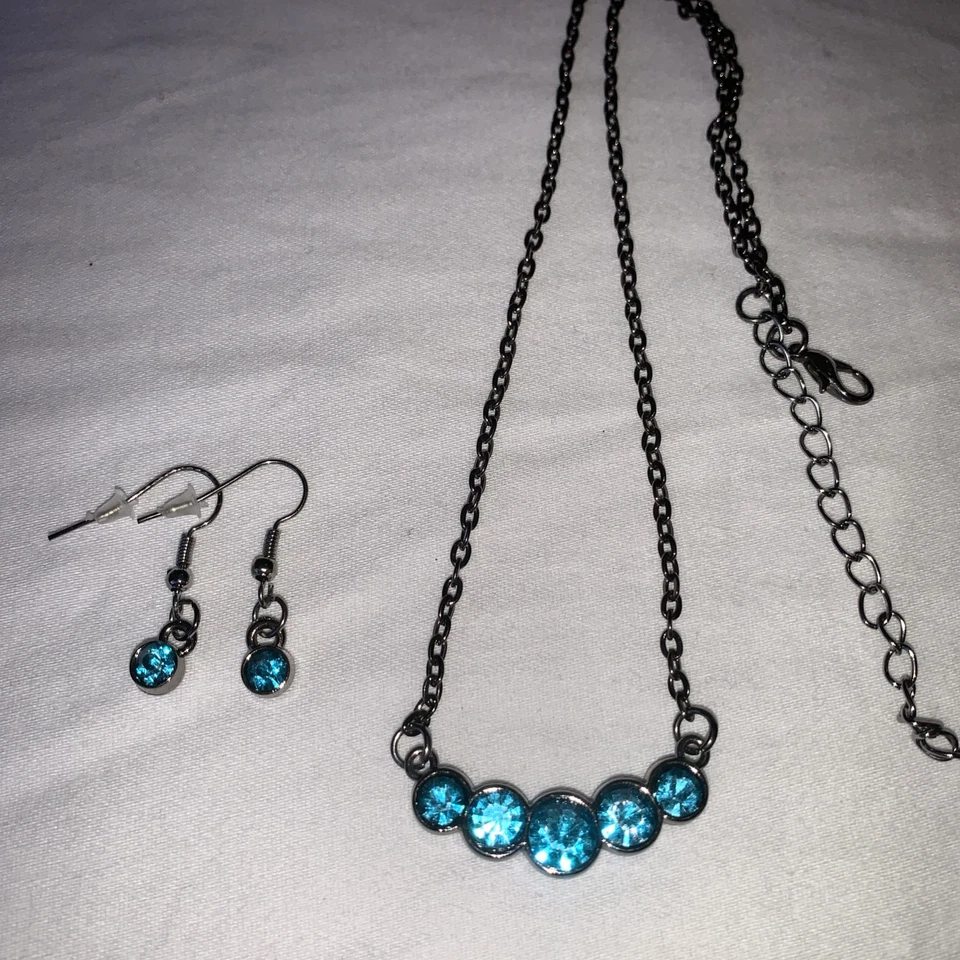 Nuevo conjunto de collar y pendientes de diamantes de imitación azul turquesa Foto 3 de 4
