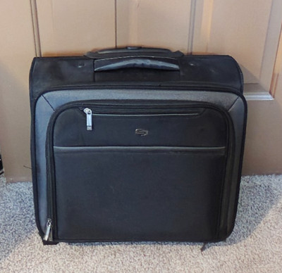 Solo Black 18'' Wheeled Carry On Handle Padded Rolling Travel File Case Luggage