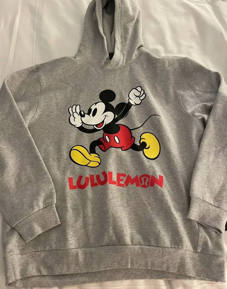 限定コラボ Disney x lululemon ディズニーミッキーHoodie DISNEY X LULULEMON MICKEY FLEECE OVERSIZED HOODIE~LIP GLOSS PINK