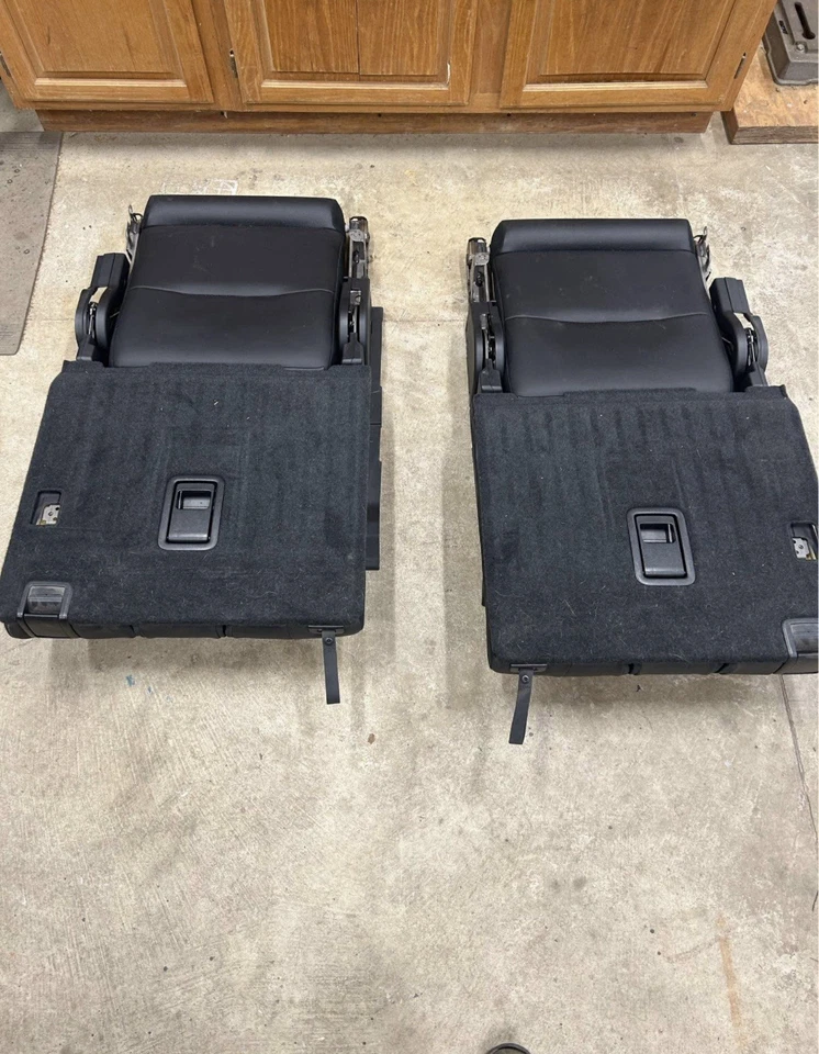 2014-2023 TOYOTA 4RUNNER ТРЕТИЙ РЯД ЗАДНИХ СИДЕНИЙ ЧЕРНЫЙ КОЖАНЫЙ РУКОВОДСТВО - Изображение 3 из 4