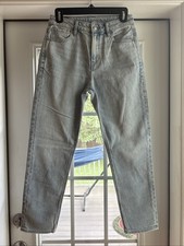 American Eagle Women s Mom Jeans Light Wash Size 2 Short