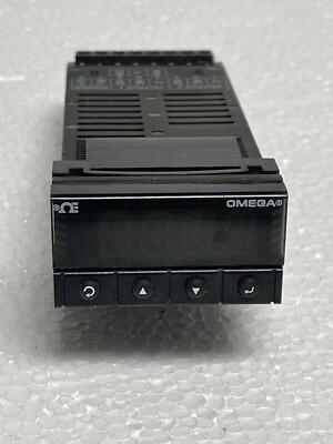 OMEGA  Temperature Controller CNi3233