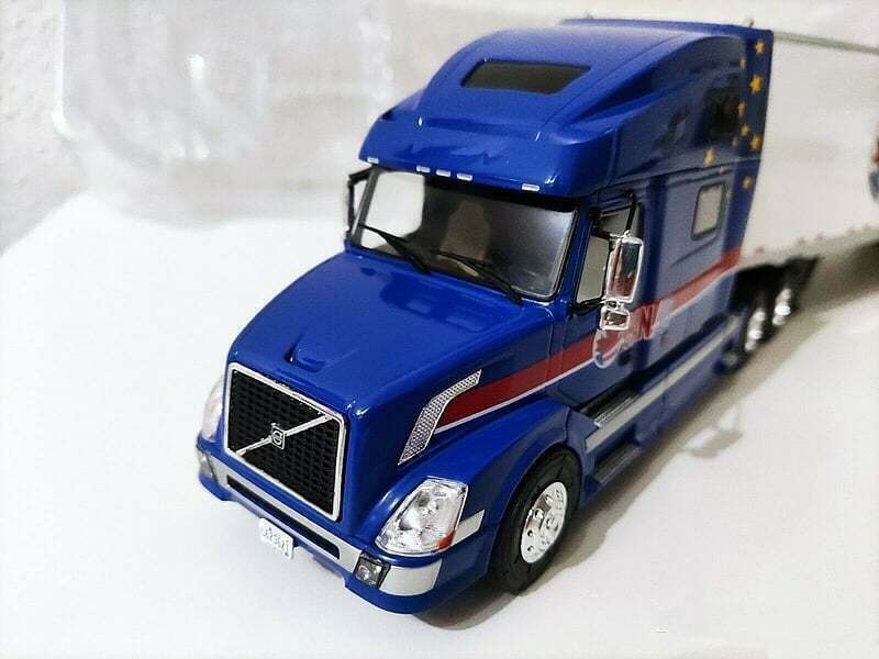 ダイキャストプロモーション　Volvo VNL670 1:64th Scale Diecast Volvo VNL670 Dry Van by DG Productions