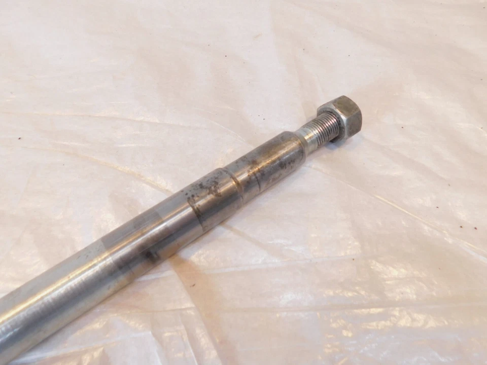 Harley Davidson Road King Electra Glide Dyna 软尾前轮轴螺栓和螺母 — 第 2/4 张图片