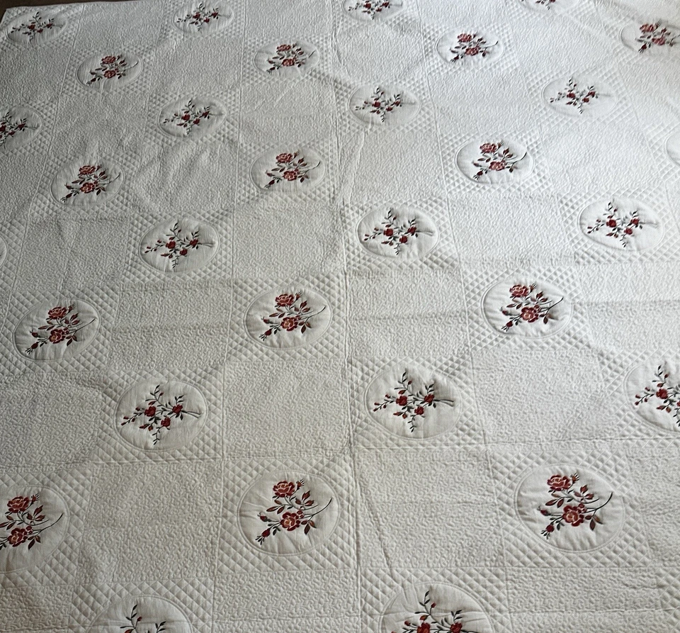 Queen/king Colchado Cobertor, 86 x 102 Blanco, Rojo Floral Bordado Ligero Foto 2 de 4