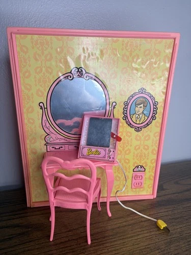 Vintage 1971 Mattel Barbie Action Beauty Scene Light Vanity