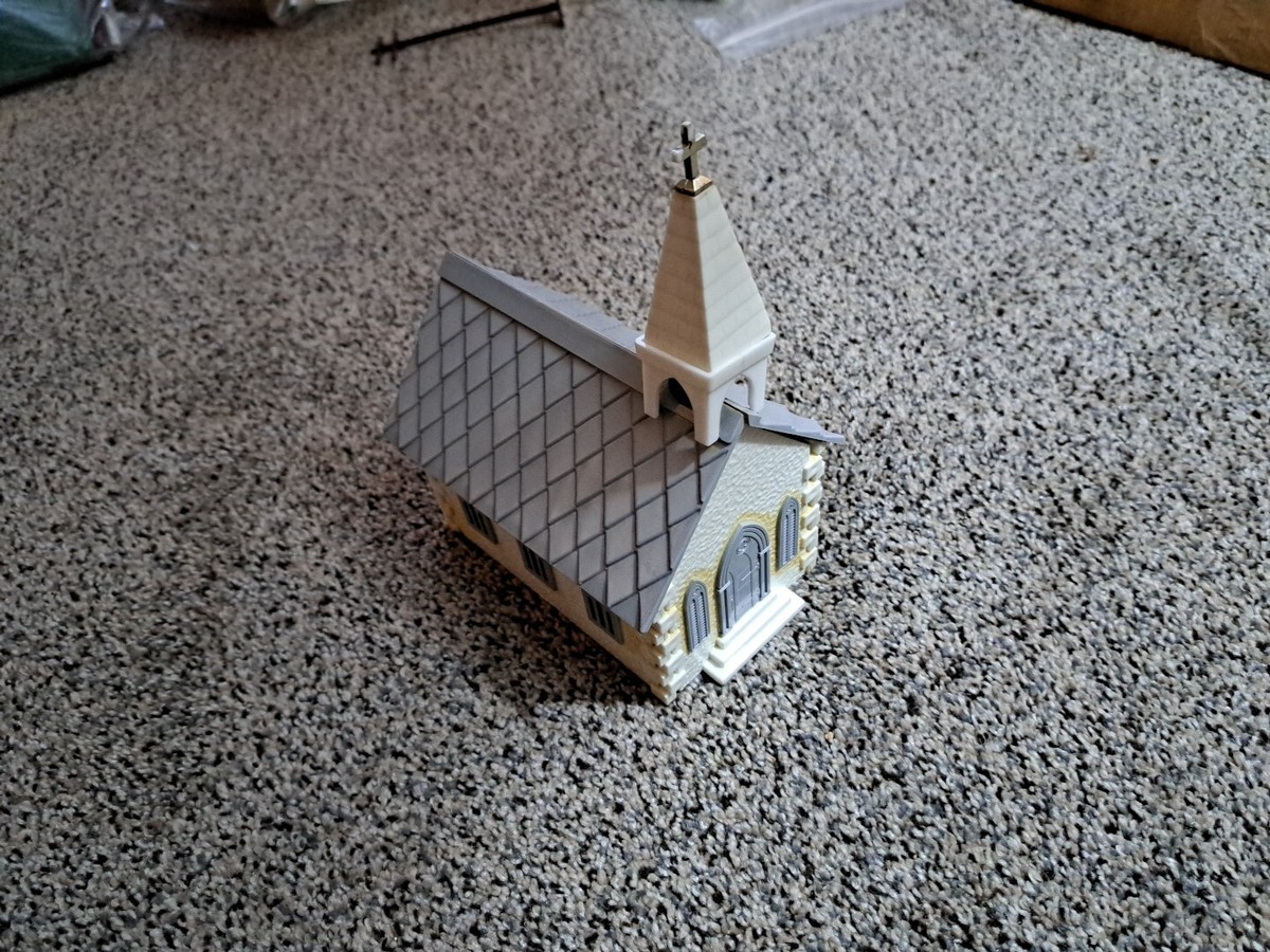 PLASTICVILLE #CC-8 COUNTRY CHURCH W/BELFRY