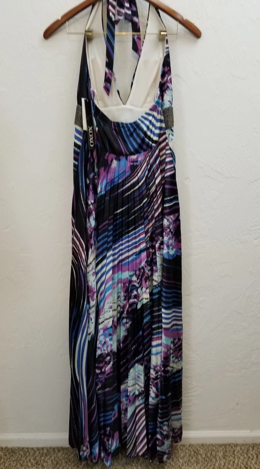 VESTIDO DE NOCHE LARGO PLISADO HALTER GEOMÉTRICO CON CUENTAS NEGRO TALLA GRANDE XOXO Foto 3 de 4