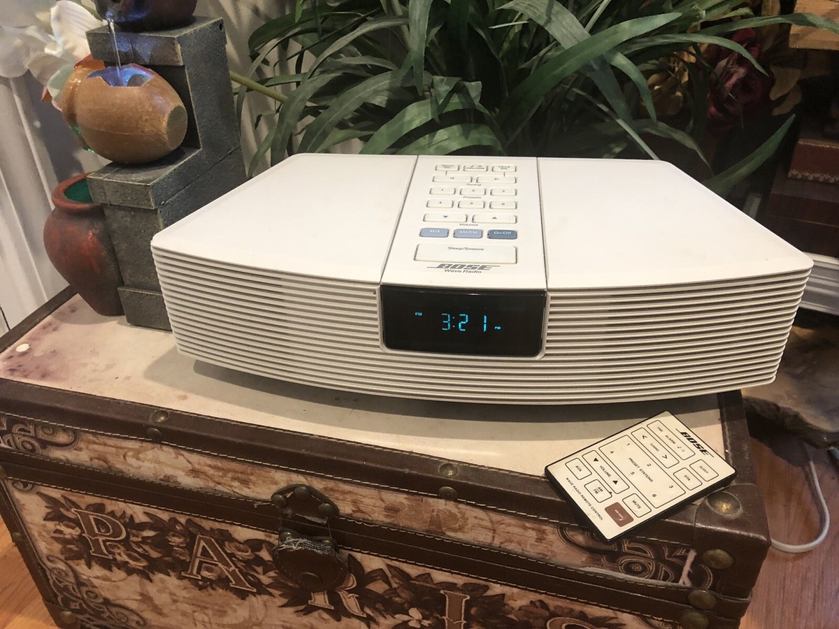 Bose awr1-1w White PLATINIUM Wave Radio Bose Sound WRemote Nice