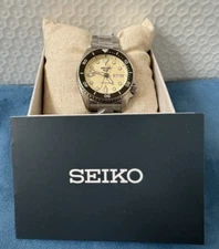 Seiko 5 Sports Collection SKX Mid-Size Quartz Diver’s Watch for Men SRPK31
